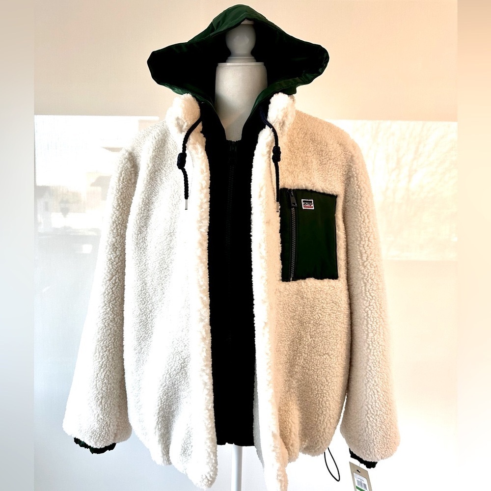 NWT Levi’s Sherpa Bomber Jacket in White & Forest Green